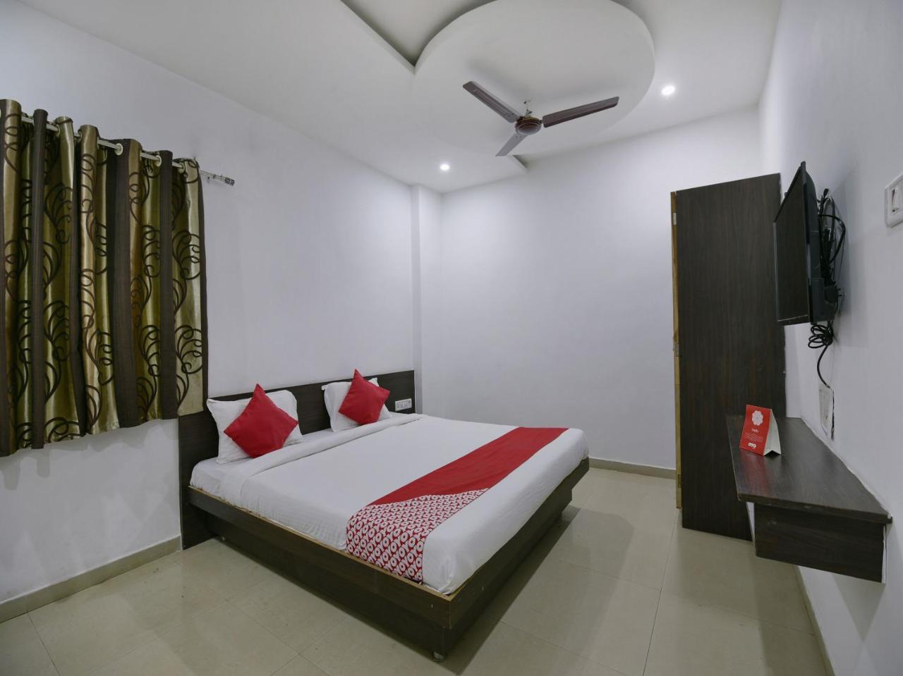 โอโย 9969 โฮเต็ล กศิปราธรรม Hotel อุจเจน ภายนอก รูปภาพ