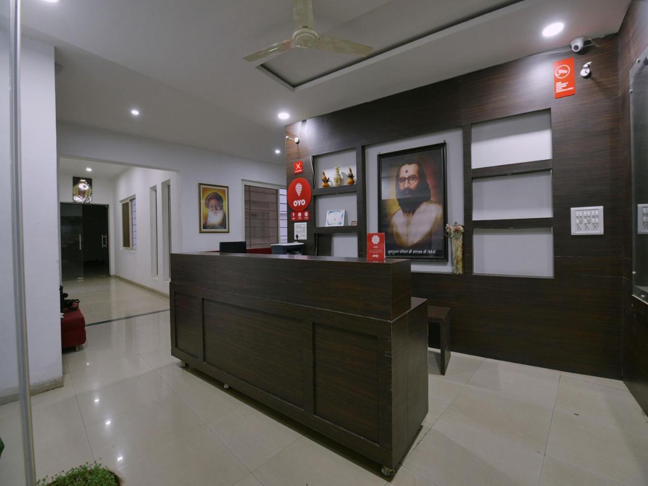 โอโย 9969 โฮเต็ล กศิปราธรรม Hotel อุจเจน ภายนอก รูปภาพ