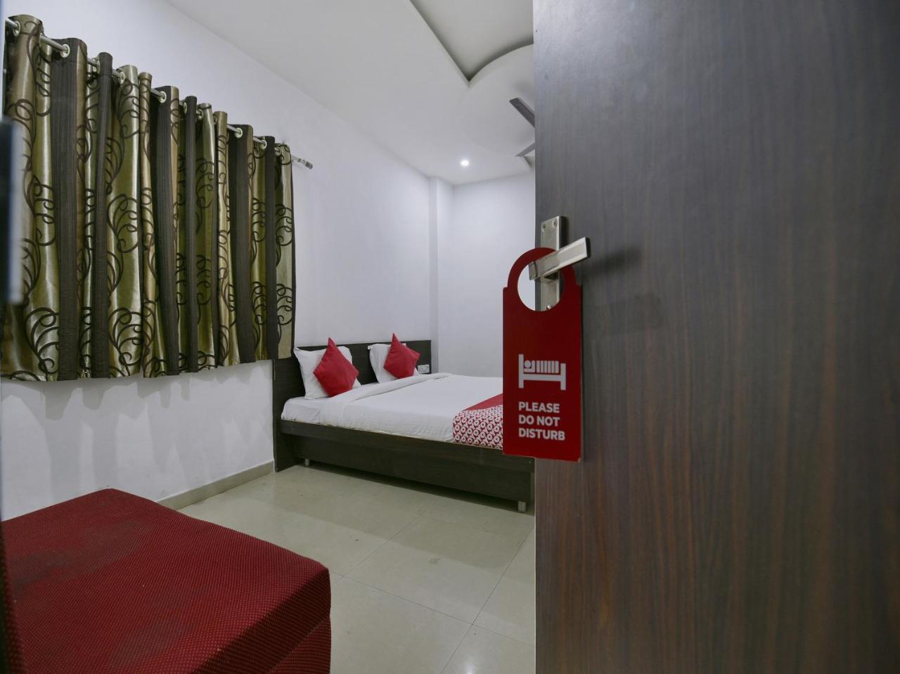 โอโย 9969 โฮเต็ล กศิปราธรรม Hotel อุจเจน ภายนอก รูปภาพ