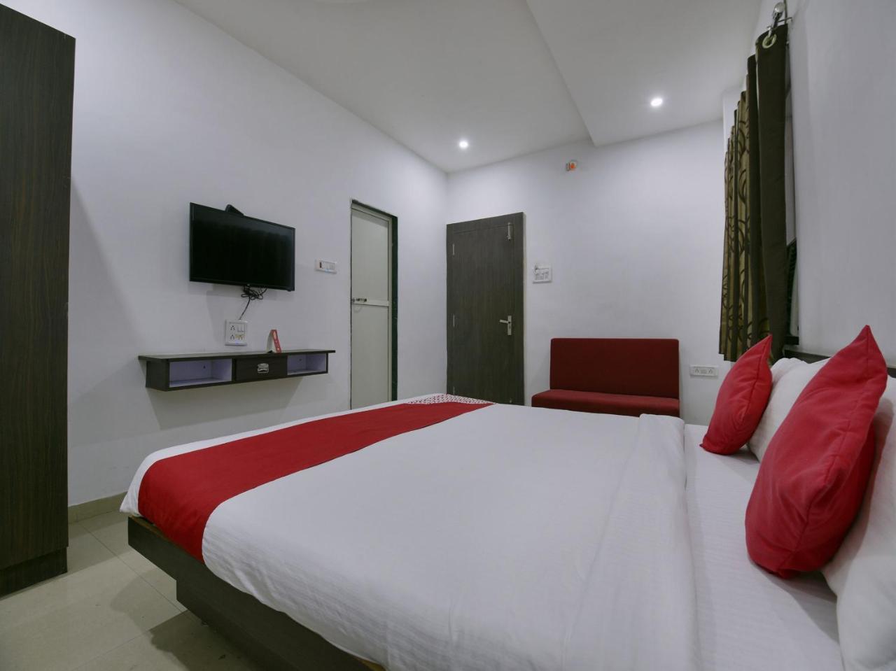 โอโย 9969 โฮเต็ล กศิปราธรรม Hotel อุจเจน ภายนอก รูปภาพ