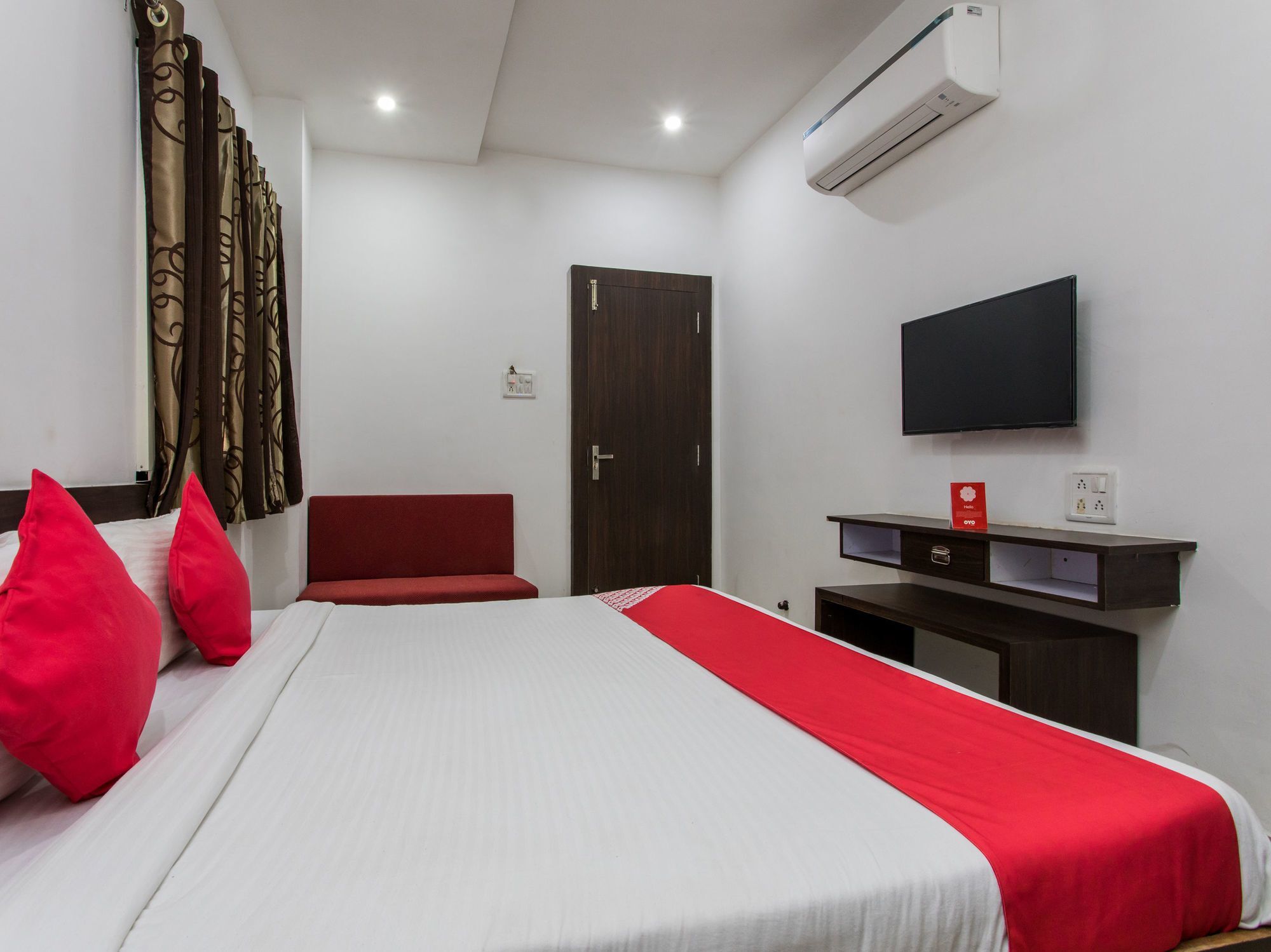 โอโย 9969 โฮเต็ล กศิปราธรรม Hotel อุจเจน ภายนอก รูปภาพ